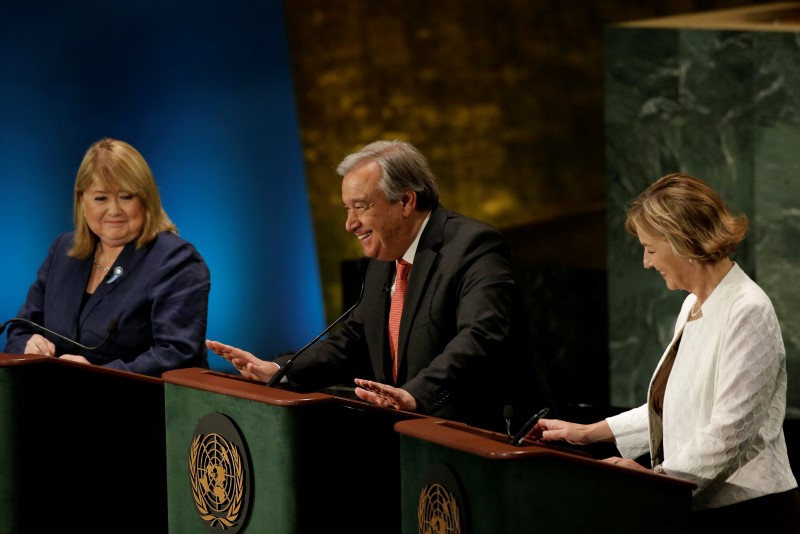 © Reuters. Former U.N. High Commissioner for Refugees Antonio Guterres speaks during a debate in the United Nations General Assembly between candidates vying to be the next U.N. Secretary General at U.N. headquarters in New York