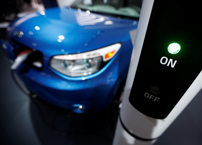 © Reuters. A Kia Soul EV is plugged into a charging station in Detroit