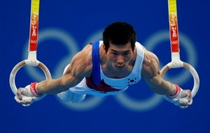 © Reuters. Yang Taeyoung of South Korea practises on the rings during an artistic gymnastics training session at the National Indoor Stadium ahead of the Beijing 2008 Olympic Games