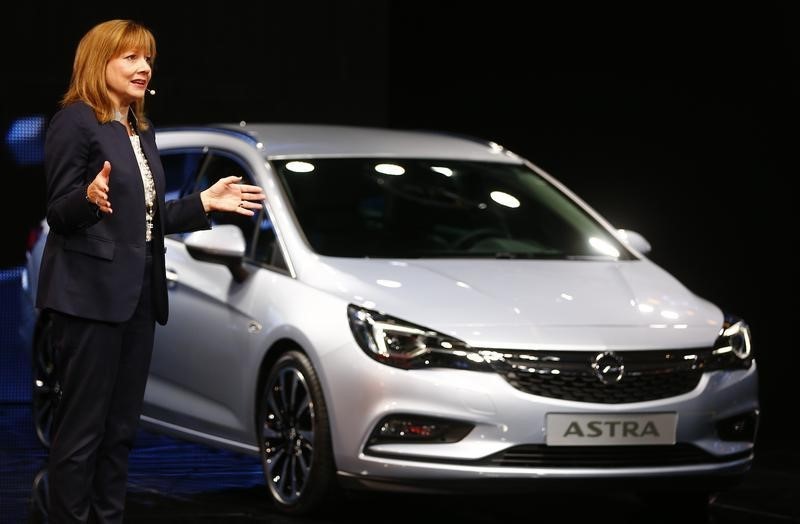 © Reuters. General Motors CEO Mary Barra presents the new Opel Astra during the media day at the Frankfurt Motor Show (IAA) in Frankfurt