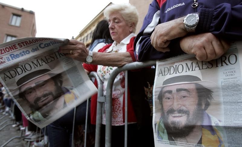 © Reuters. Familia de Pavarotti pide a Trump que deje de usar "Nessun Dorma" en su campaña