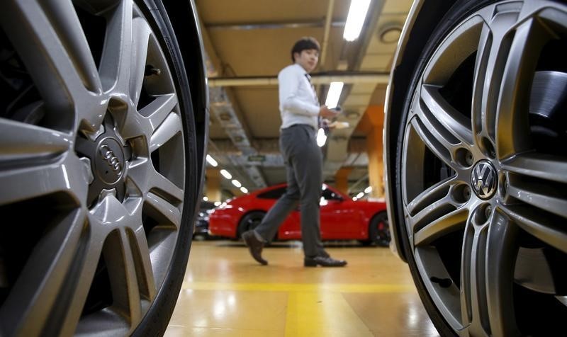 © Reuters. Logos of Volkswagen and Audi are seen on a wheel of a car at a used car dealership in Seoul