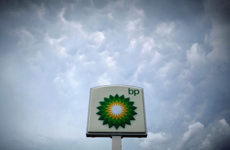 © Reuters. Storm clouds form near a BP station in Alexandria, Virginia