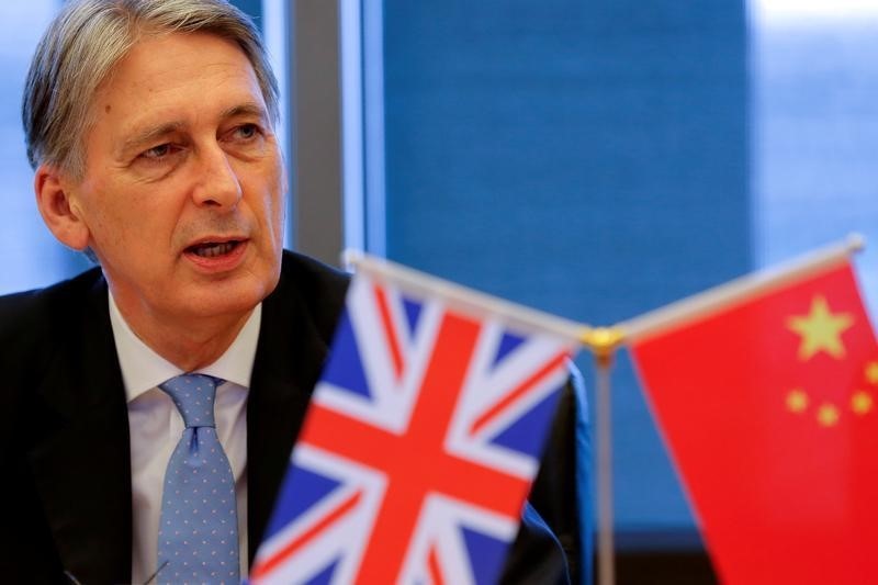 © Reuters. Hammond dice que Reino Unido podría reajustar su política fiscal tras el brexit