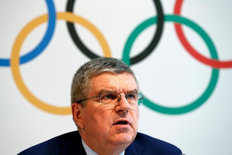 © Reuters. IOC President Bach attends a news conference in Lausanne