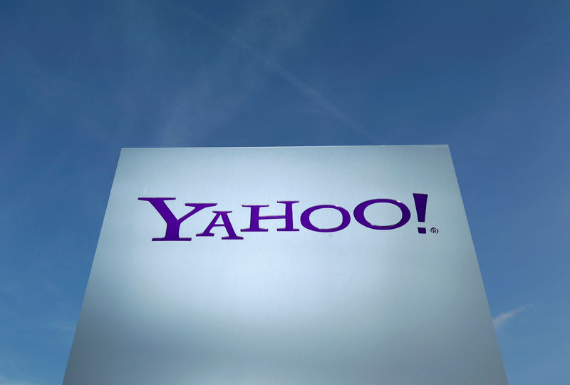 © Reuters. A Yahoo logo is pictured in Rolle