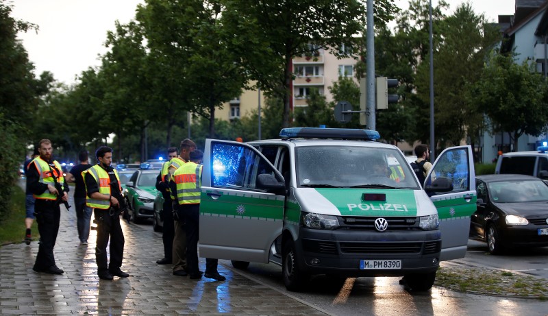 © Reuters. Police secure a street near to the scene of a shooting in Munich