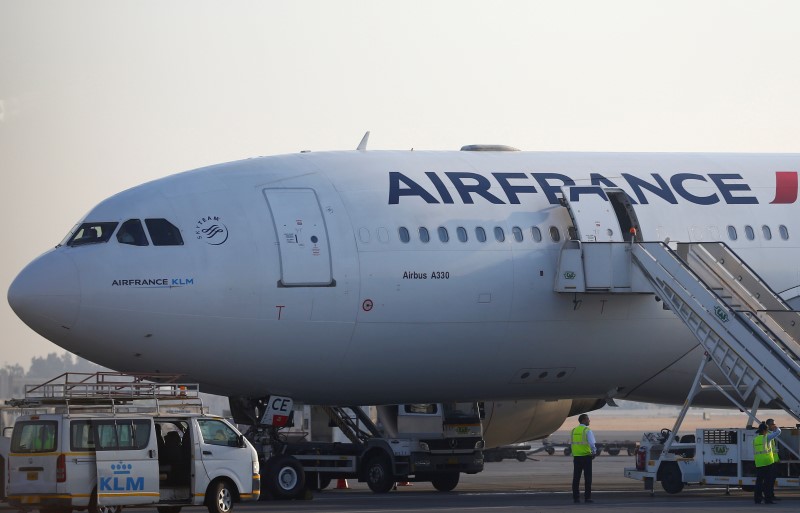 © Reuters. GRÈVE MAINTENUE CHEZ AIR FRANCE