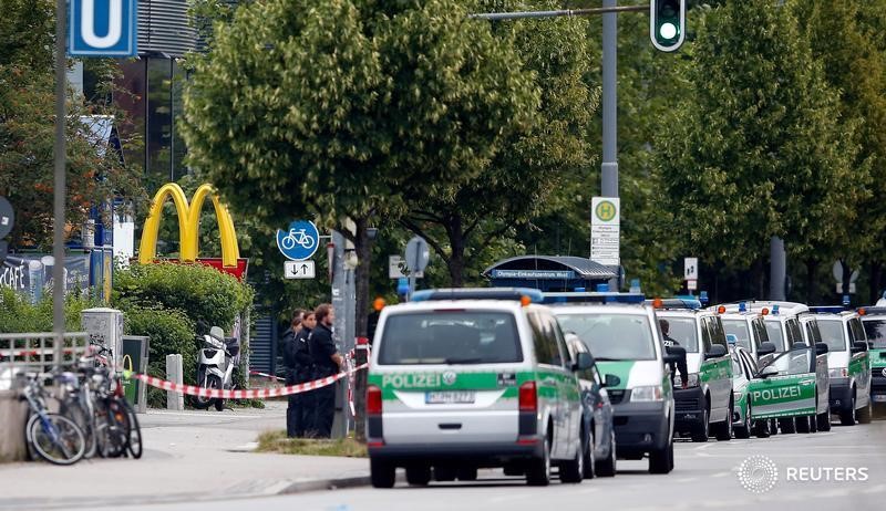 © Reuters. Un joven alemán-iraní mata a 9 personas en Múnich y luego se suicida