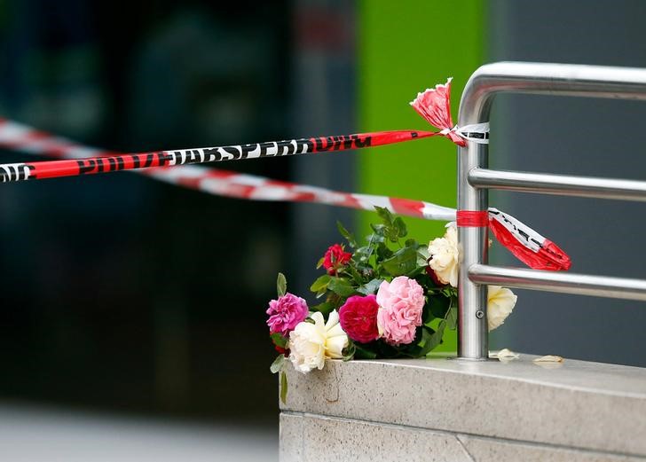 © Reuters. بوتين يقدم تعازيه لميركل في ضحايا هجوم ميونيخ