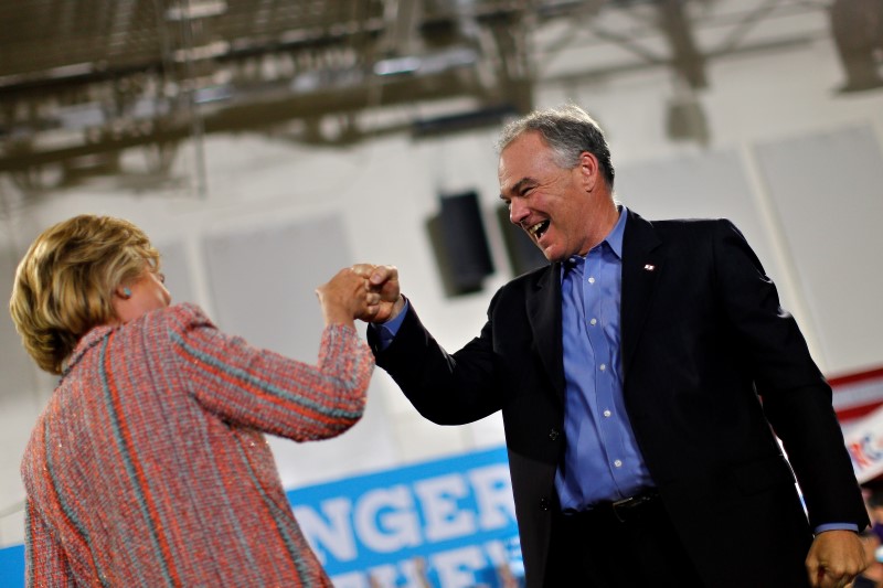 © Reuters. El senador Tim Kaine acompañará a Clinton en la carrera por la Casa Blanca