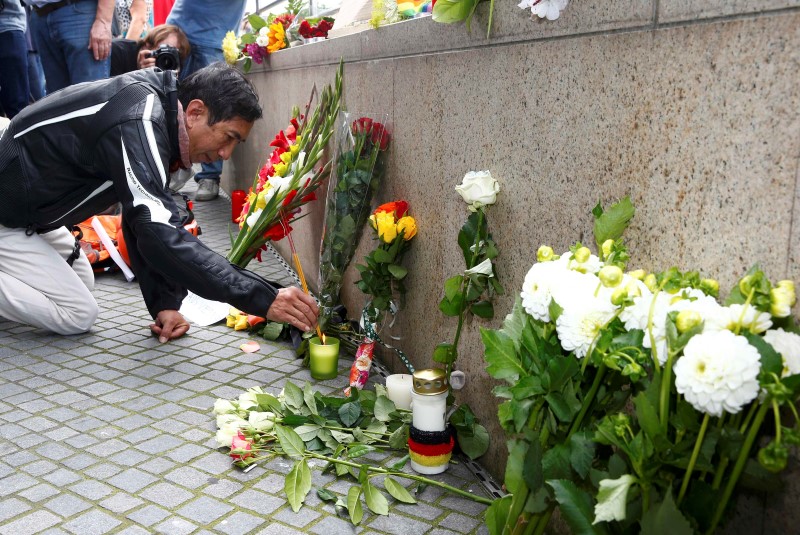 © Reuters. RECUEILLEMENT ET INTERROGATIONS À MUNICH