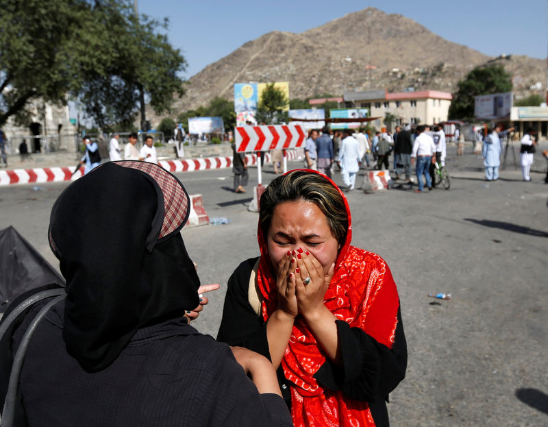 © Reuters. An Afghan woman weeps at site of a suicide attack in Kabul, Afghanistan