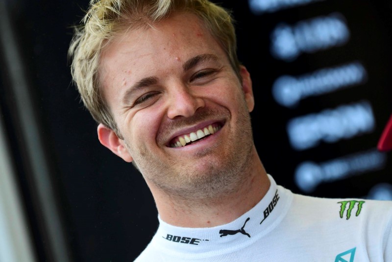 © Reuters. El piloto alemán de la escudería Mercedes Nico Rosberg tras ganar la "pole position" para el Gran Premio de Hungría