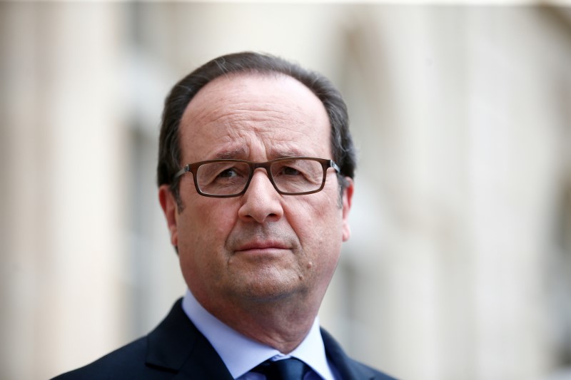© Reuters. El presidente de Francia, François Hollande, durante un evento público en el Palacio del Elíseo, en París