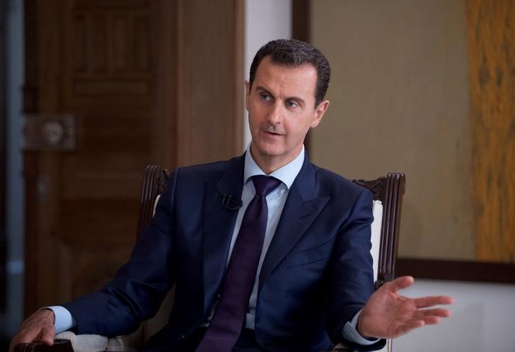 © Reuters. Syria's President Bashar al-Assad speaks during an interview with Australia's SBS News channel in this handout picture provided by SANA