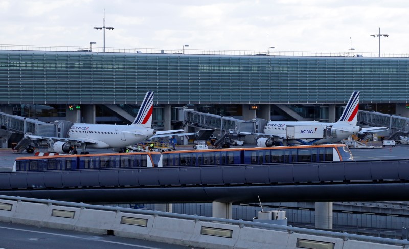 © Reuters. AIR FRANCE CRAINT QUE LA GRÈVE NE NUISE À SON REDRESSEMENT