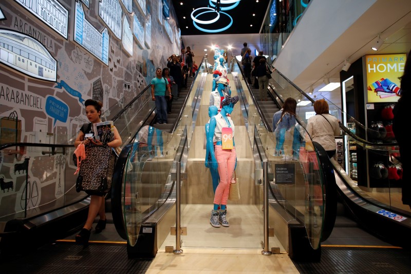 © Reuters. People use escalators at Primark's largest store in Spain so far after its opening outside Madrid