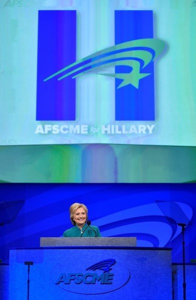 © Reuters. Los demócratas EEUU, sumidos en el caos antes de convención para nominar a Clinton