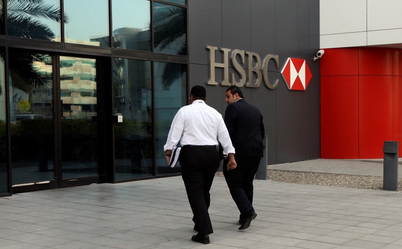 © Reuters. Men walk into of a branch of HSBC at Dubai Internet City in Dubai
