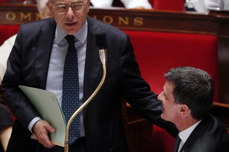 © Reuters. الحكومة الفرنسية تساند وزير الداخلية بعد انتقادات بسبب هجوم نيس