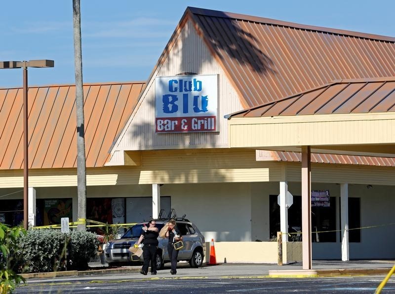 © Reuters. Tiroteo en un club nocturno de Florida deja 2 muertos, entre 14 y 16 heridos