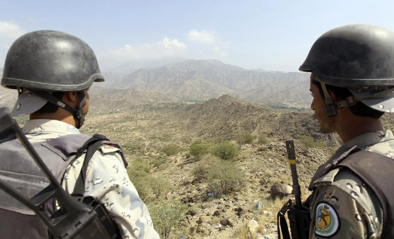 © Reuters. تلفزيون: مقتل 5 جنود سعوديين باشتباكات مع مسلحين على حدود اليمن
