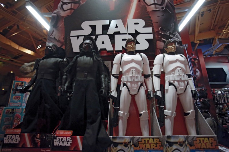 © Reuters. Star Wars toys are seen at Toys "R" Us Times Square store during the early opening of the Black Friday sales in the Manhattan borough of New York