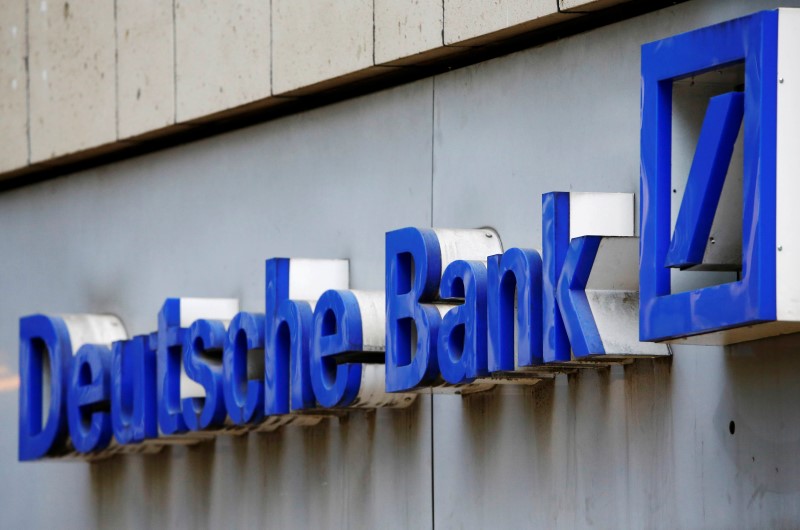 © Reuters. A logo of a branch of Germany's Deutsche Bank is seen in Cologne