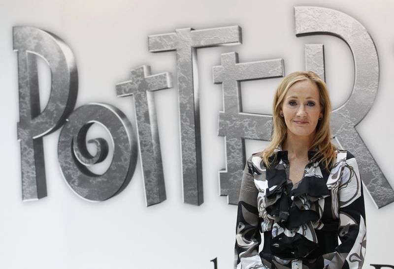 © Reuters. A autora britânica JK Rowling, criadora da série de livros Harry Potter, durante o lançamento do site Pottermore em Londres