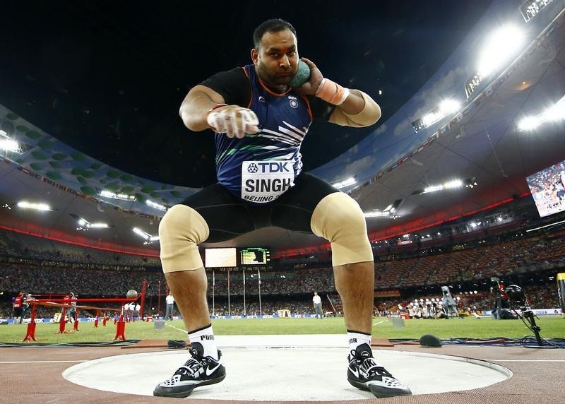 © Reuters. Singh of India competes in the men's shot put final during the 15th IAAF World Championships at the National Stadium in Beijing