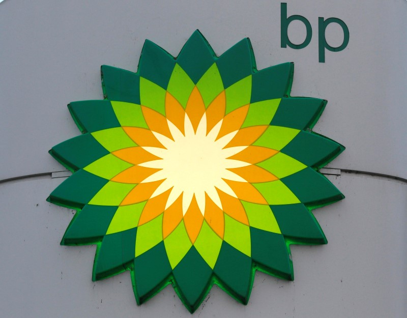 © Reuters. BP logo is seen at a fuel station of British oil company BP in St. Petersburg