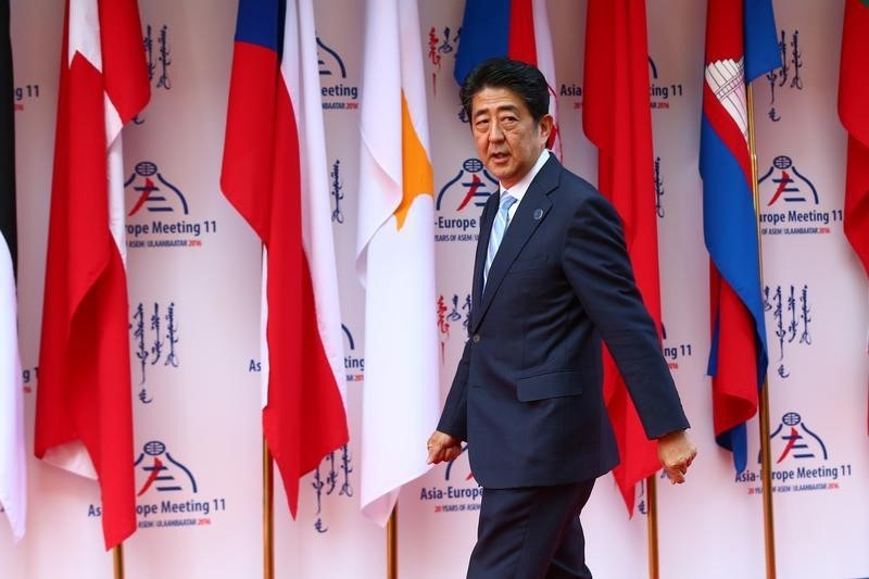 © Reuters. Il premier giapponese Shinzo Abe