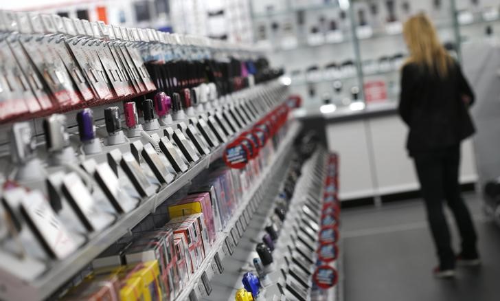© Reuters. Woman walks in the European state-of-the-art store of German electronics retailer Media-Saturn in Ingolstadt
