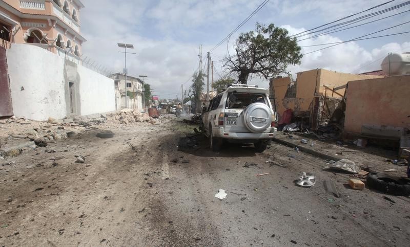 © Reuters. مقتل 7 على الأقل في هجوم على قاعدة لقوات حفظ السلام بالصومال
