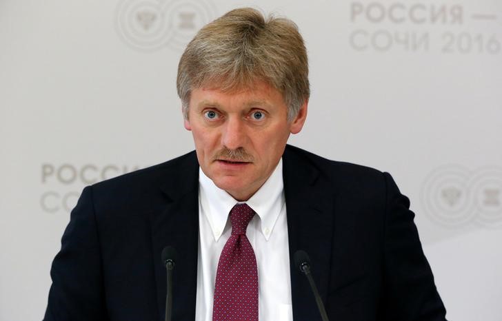 © Reuters. Porta-voz do Kremlin, Dmitry Peskov, durante encontro em Sochi