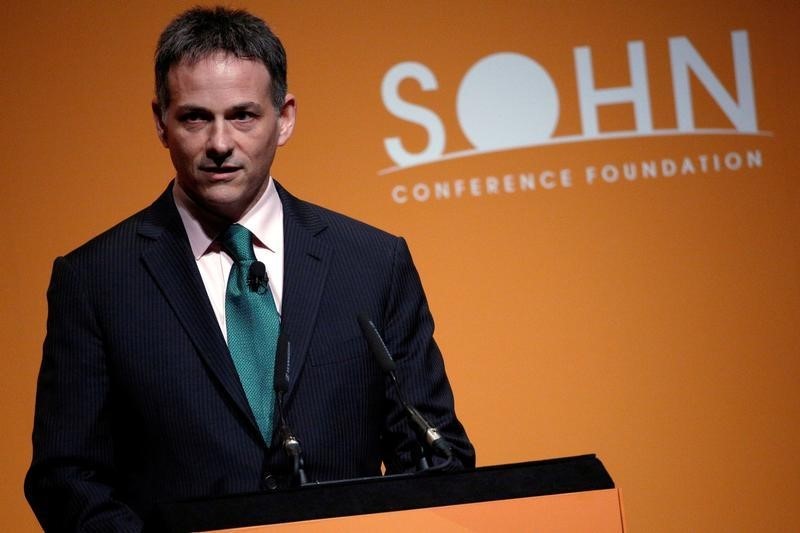 © Reuters. David Einhorn, president of Greenlight Capital speaks at the Sohn Investment Conference in New York