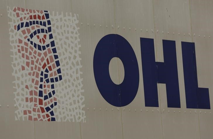 © Reuters. The logo of Spanish constructor OHL is seen in Madrid