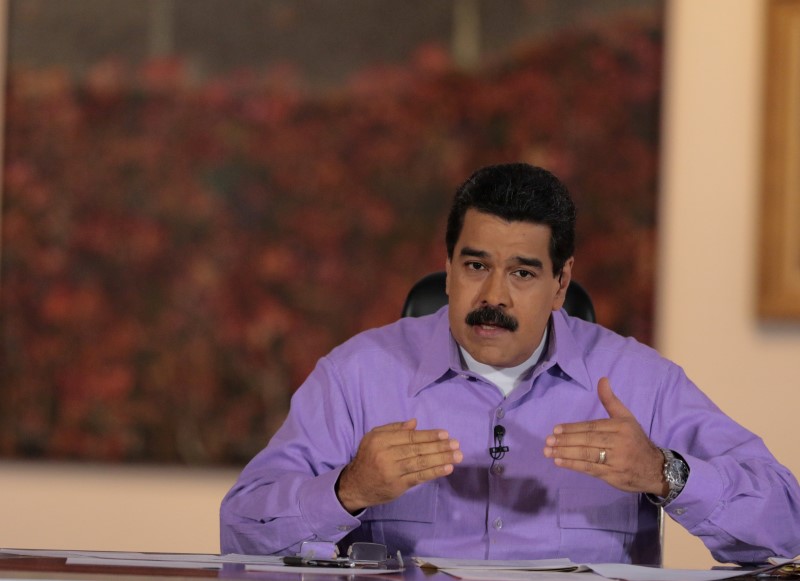 © Reuters. Venezuela's President Nicolas Maduro speaks during his weekly broadcast "En contacto con Maduro" (In contact with Maduro) in Caracas