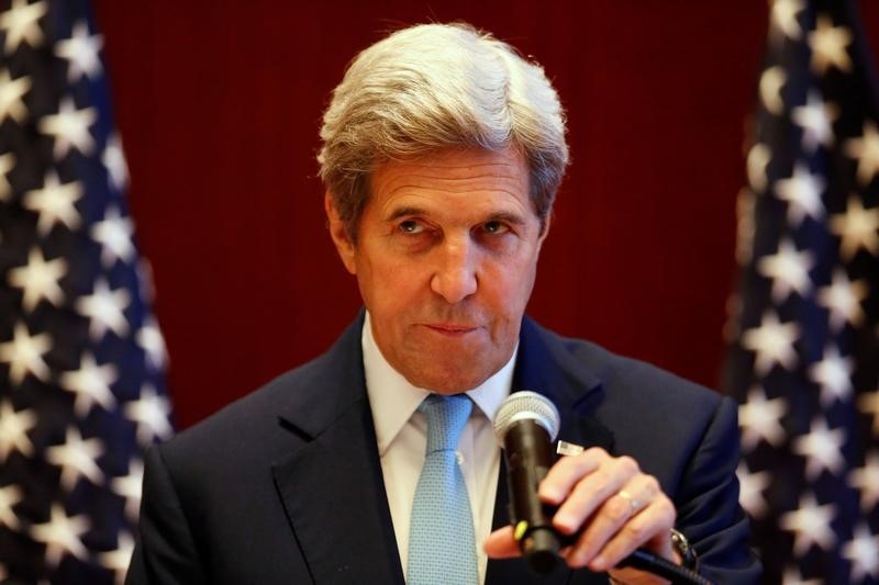 © Reuters. كيري يتطلع للعمل مع روسيا بشأن سوريا والأمم المتحدة تهدف لاستئناف المحادثات