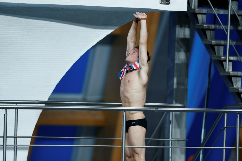 © Reuters. Britain's Daley stretches before jumping during the men's 10m platform semi-final at the Aquatics World Championships in Kazan