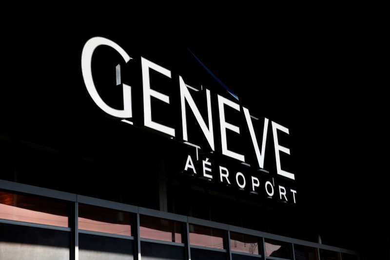 © Reuters. مسؤولون: تشديد الأمن حول مطار جنيف بعد اتصال هاتفي من مجهول