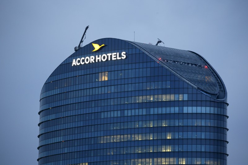 © Reuters. The logo of French hotel operator AccorHotels is seen on top of the company's headquarters in Issy-les-Moulineaux near Paris