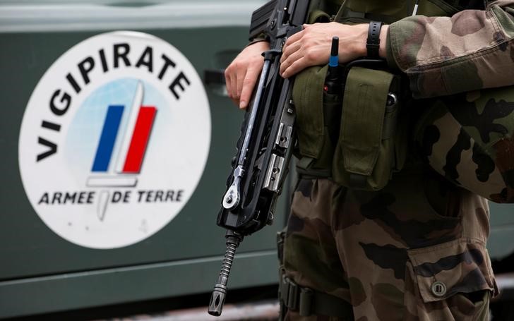 © Reuters. PLUS DE 23.500 MEMBRES DES FORCES DE L'ORDRE MOBILISÉS CET ÉTÉ