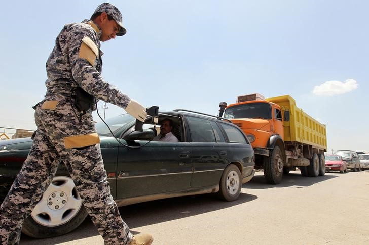 © Reuters. تحقيق-من بيروت إلى بغداد.. الأمن يستعين بأجهزة رصد "عديمة الجدوى"