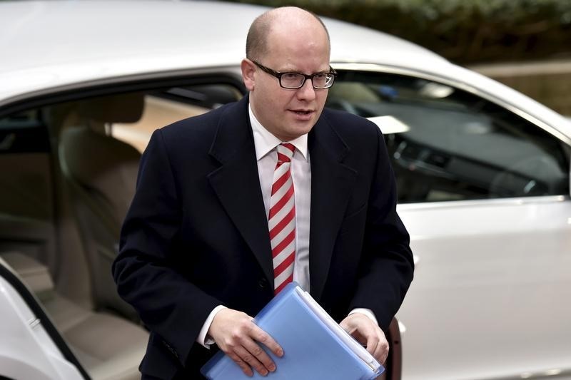 © Reuters. Czech Republic's PM Sobotka arrives at a European Union leaders summit addressing the talks about the so-called Brexit and the migrants crisis in Brussels
