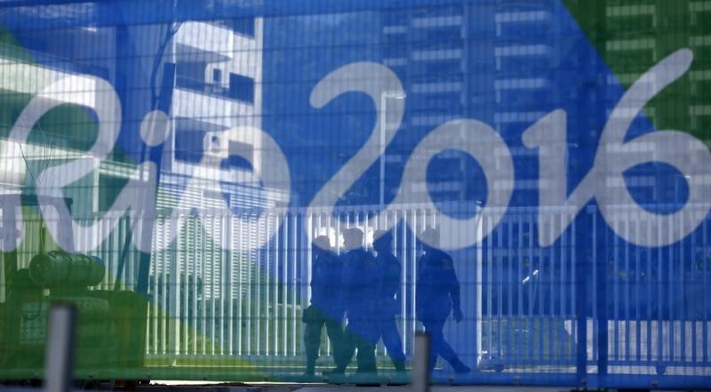 © Reuters. Special police forces patrol inside the Olympic Park in Rio de Janeiro