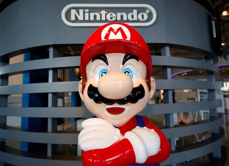 © Reuters. A figure depicting "Mario", a character in Nintendo's "Mario Bros." video games, is displayed at the company showroom in Tokyo