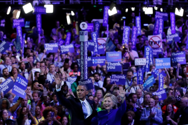 © Reuters. BARACK OBAMA DÉFEND LA CANDIDATURE D'HILLARY CLINTON