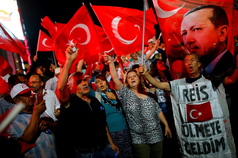 © Reuters. People shout slogans and wave Turkish national flags as they have gathered in solidarity night after night since the July 15 coup attempt in central Ankara